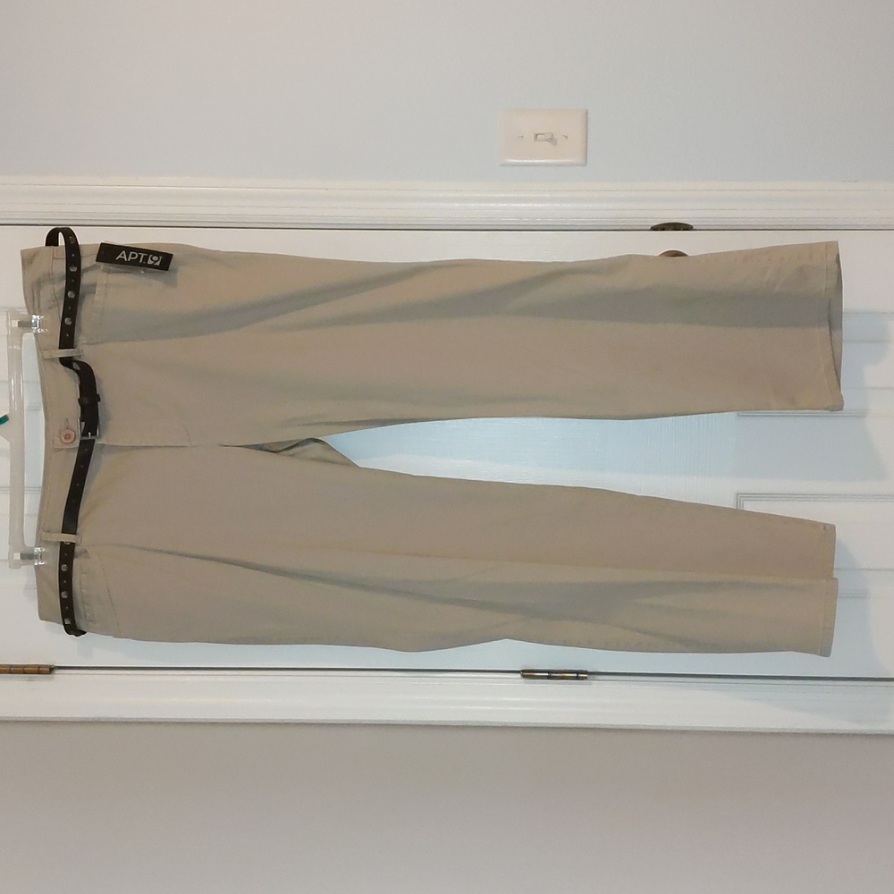 Apt 9 NWT 18W Khaki Straight Leg Slack with Belt.